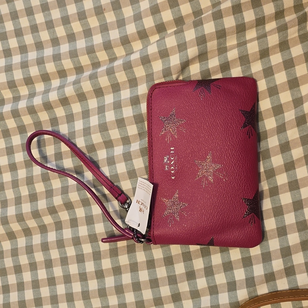Cranberry Star Canyon Couch Wristlet